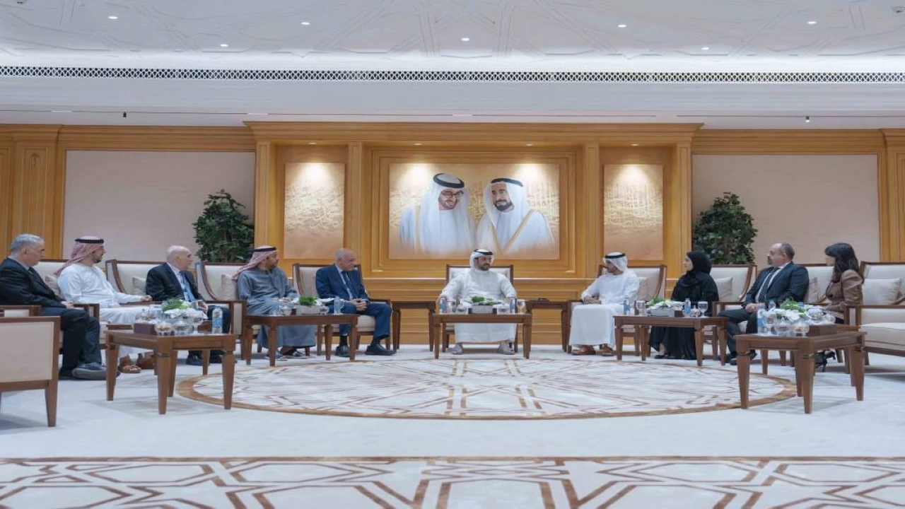 شراكة أكاديمية.. سلطان بن أحمد يشهد توقيع تفاهم لتطوير برامج مبتكرة في علوم الطيران